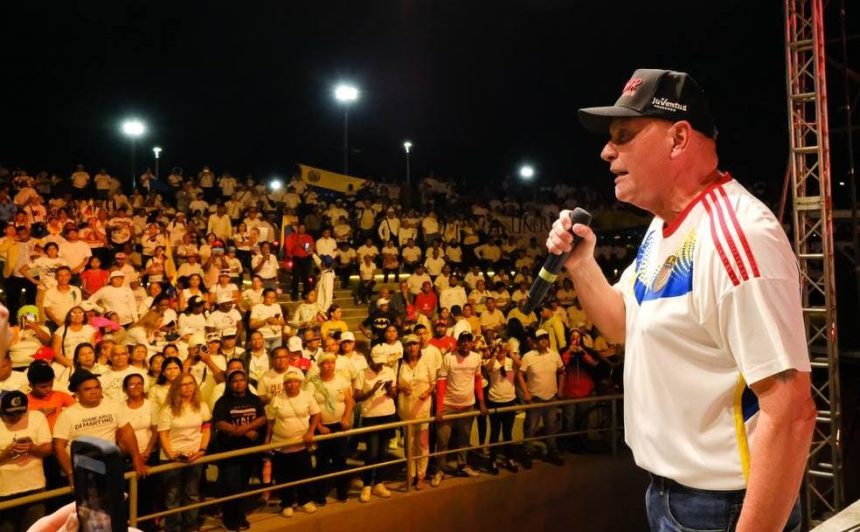 El alcalde Di Martino hizo referencia al legado de Chávez cuando llegó a la revolución;.