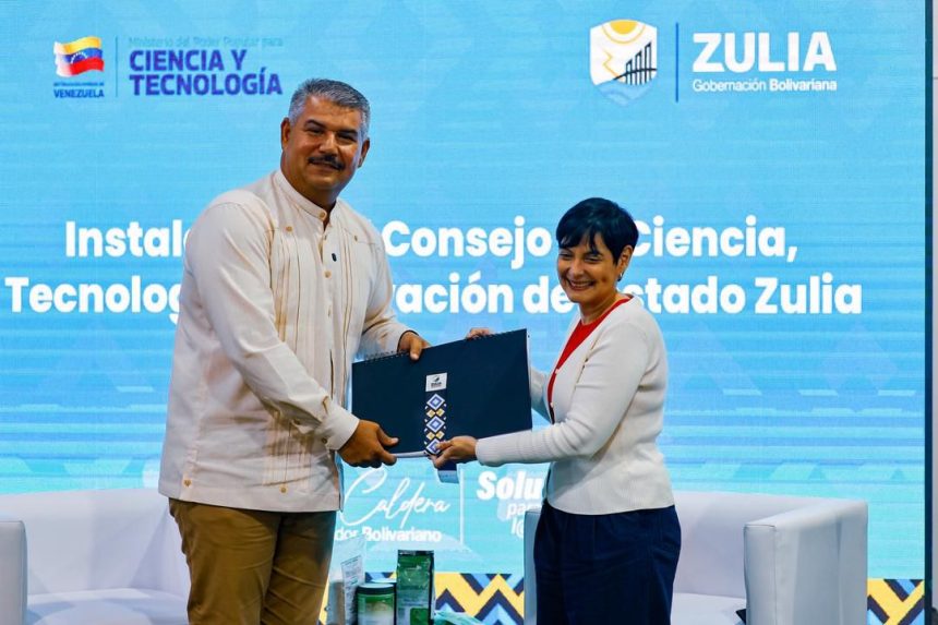 El gobernador Luis Caldera junto a la ministra Gabriela Jiménez.