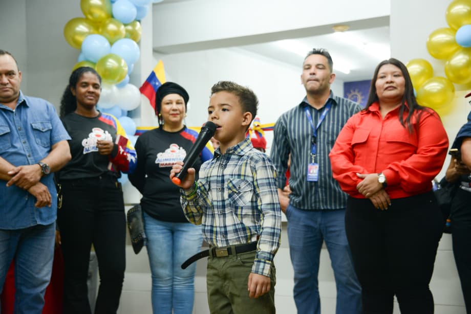 Alan Manuel Hernández hizo un esbozo biográfico de Udón Pérez.