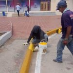 Los trabajos consistieron en la aplicación de pintura de brocales y reja perimetral de la entrada principal a la terminal.