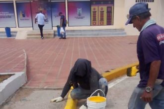 Los trabajos consistieron en la aplicación de pintura de brocales y reja perimetral de la entrada principal a la terminal.